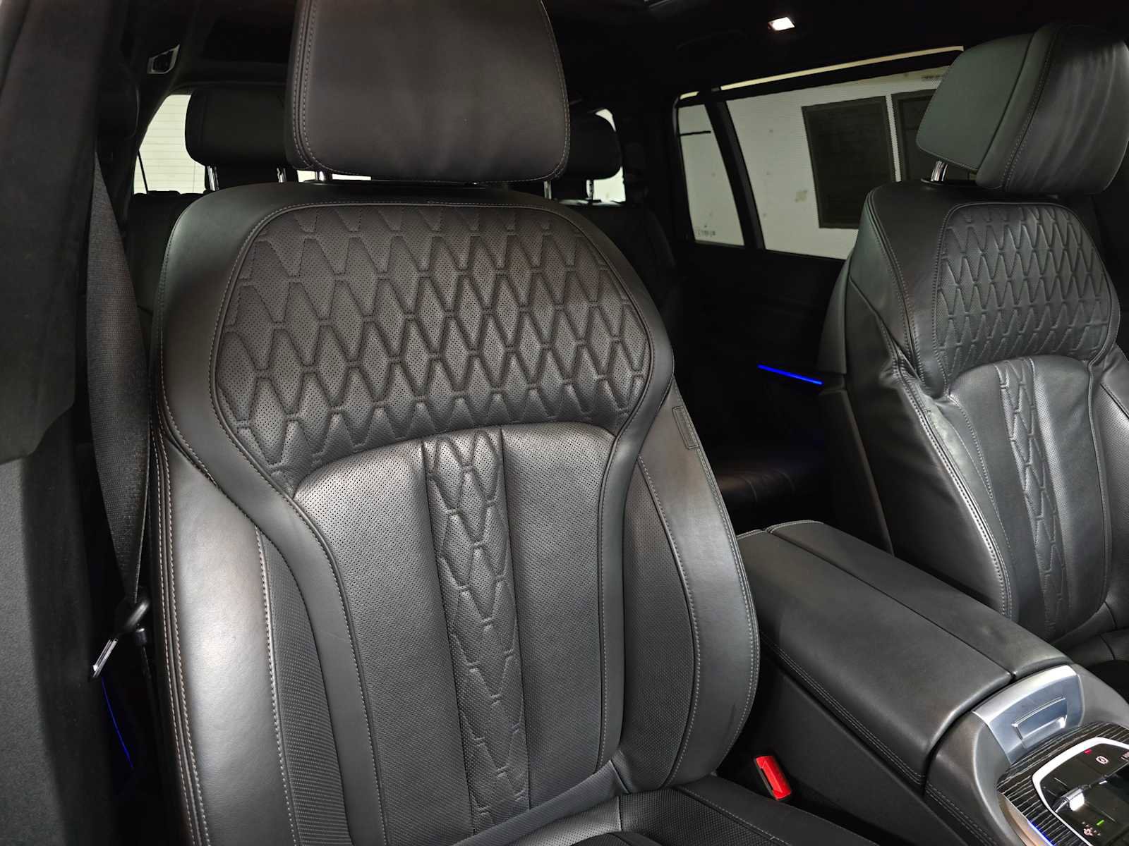 Used 2023 BMW X7 M60i w/ Climate Comfort Package image 21