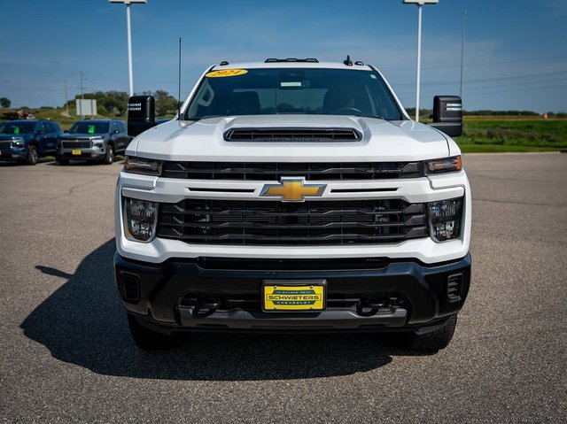 Used 2024 Chevrolet Silverado 2500 Custom w/ Custom Value Package image 2