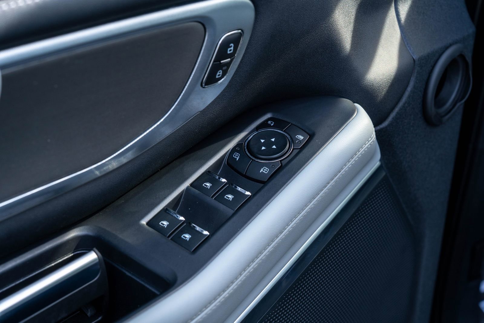 Used 2025 Ford Expedition Max Platinum image 17