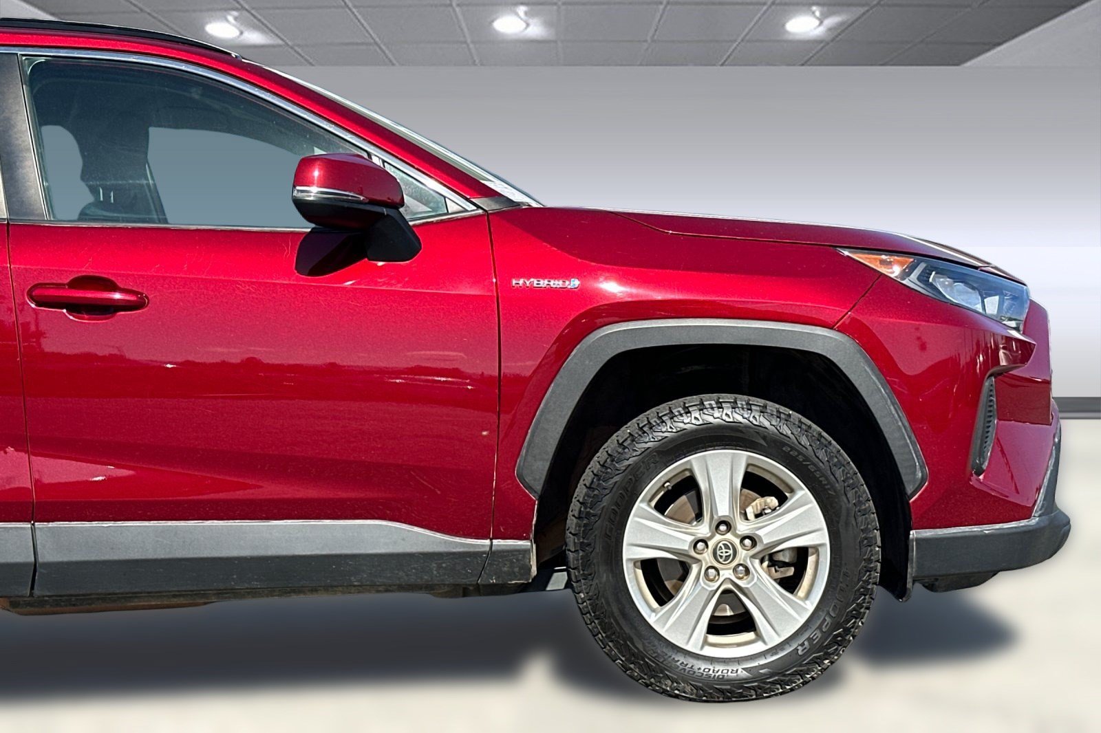 Used 2020 Toyota RAV4 LE w/ All Weather Liner Package AWD/4WD image 33