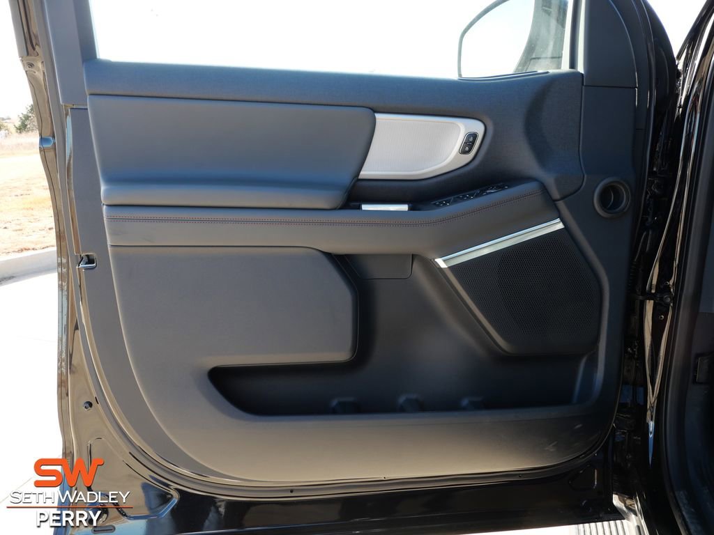 New 2025 Ford Expedition Active image 15