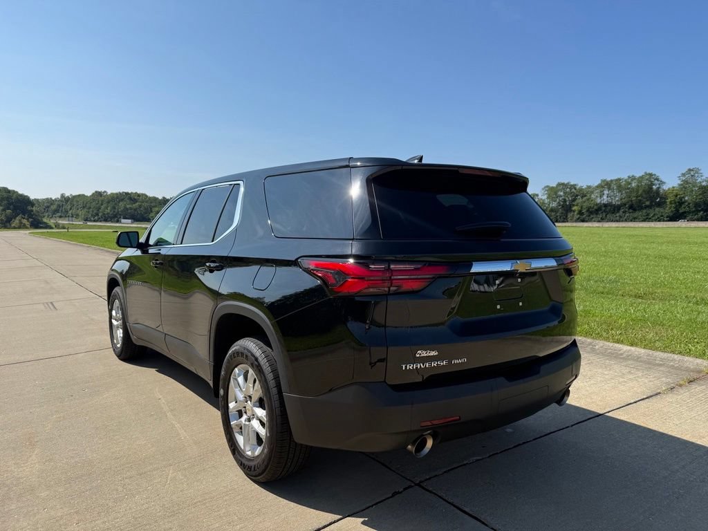 Used 2023 Chevrolet Traverse LS AWD/4WD image 7