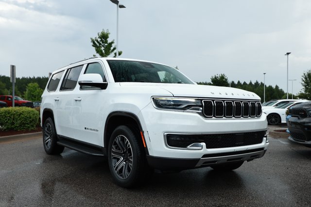 Used 2022 Jeep Wagoneer Series III AWD/4WD image 3