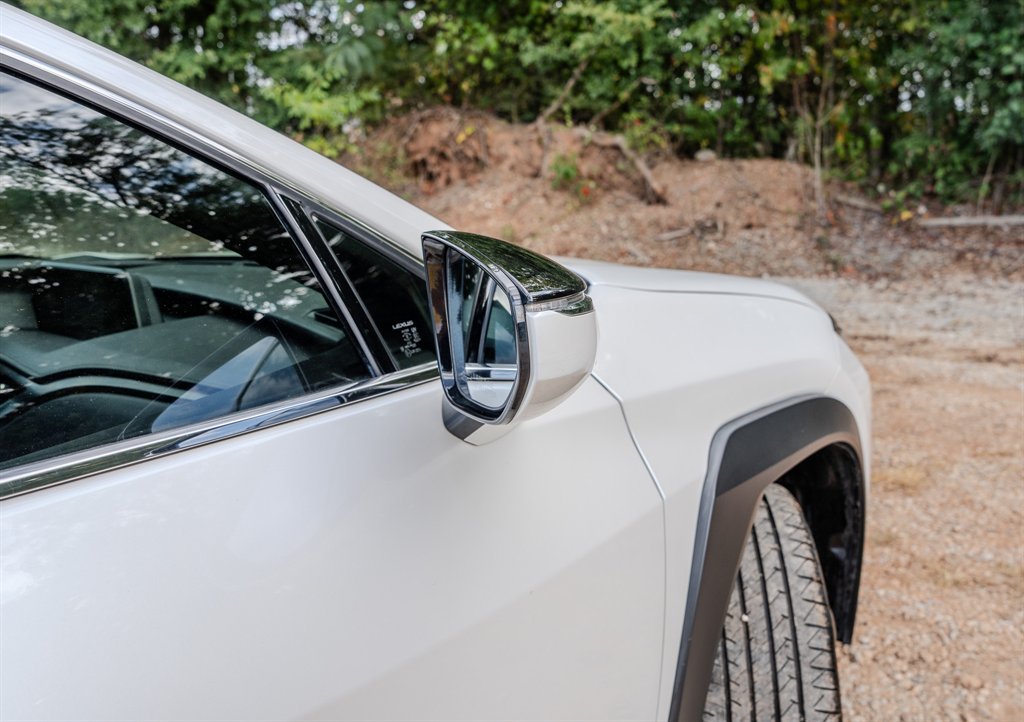 Used 2019 Lexus UX 200 FWD image 12
