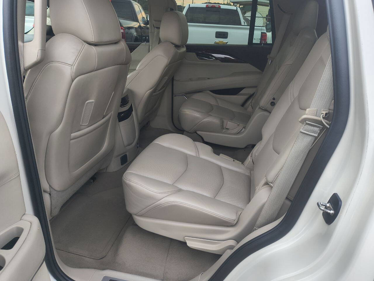 Used 2015 Cadillac Escalade Premium image 21