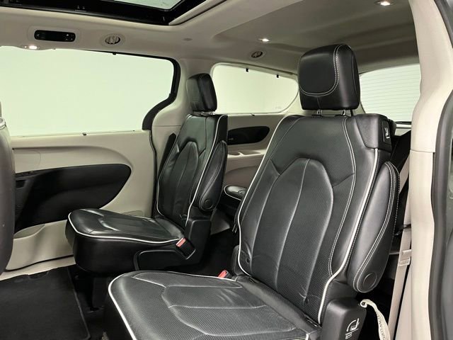 Used 2023 Chrysler Pacifica Limited FWD image 47