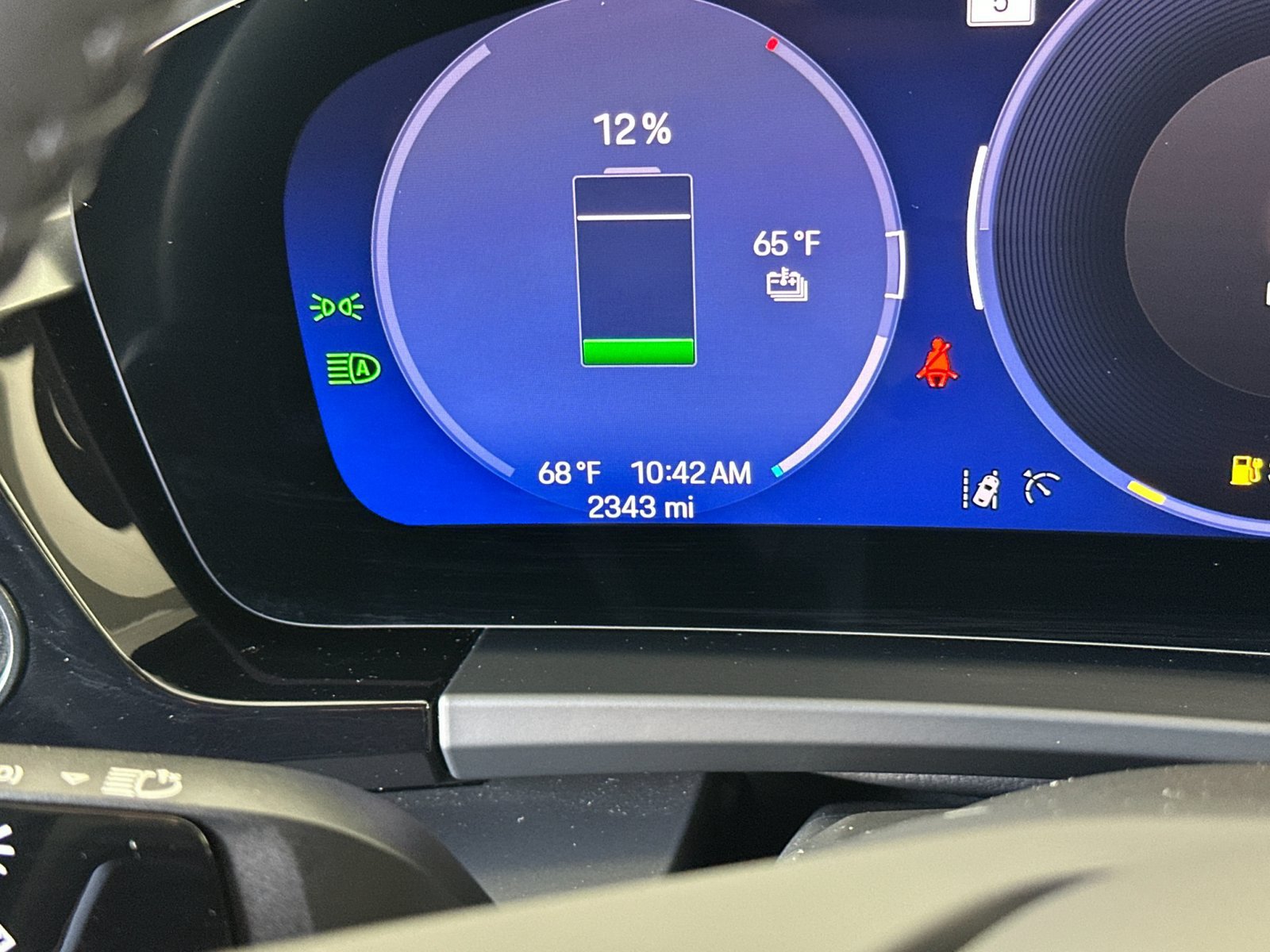 Certified 2025 Porsche Macan Electric RWD image 32