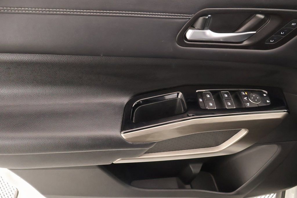 Used 2024 Nissan Pathfinder Platinum image 19