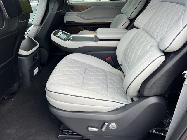 New 2027 Lincoln Navigator L Black Label w/ Black Label Special Edition AWD/4WD image 14
