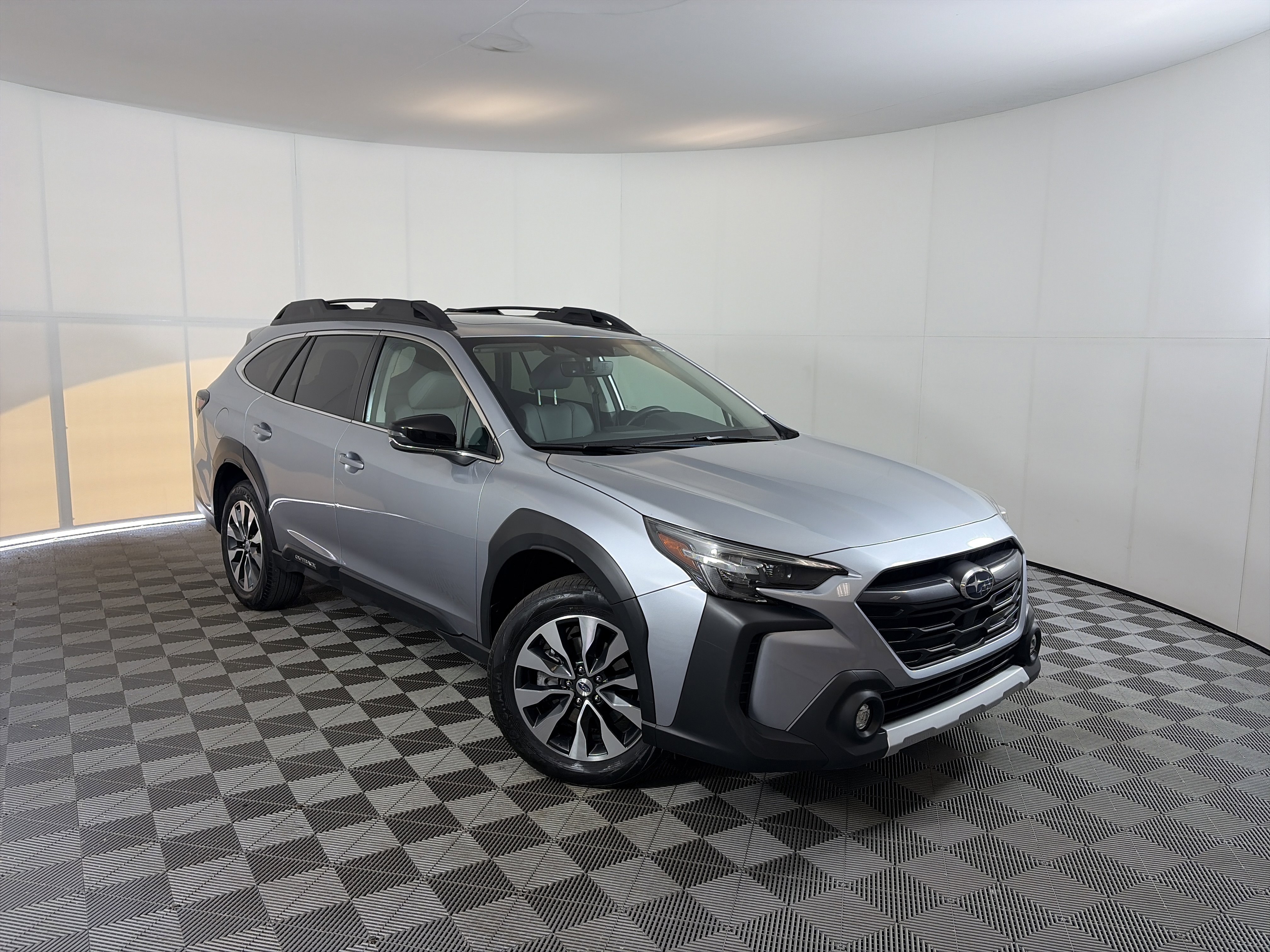 Used 2023 Subaru Outback Limited XT AWD/4WD image 1