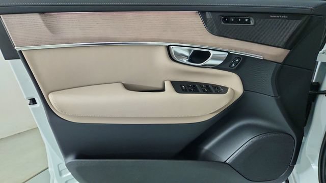 New 2026 Volvo XC90 T8 Plus w/ Protection Package Premier AWD/4WD image 9