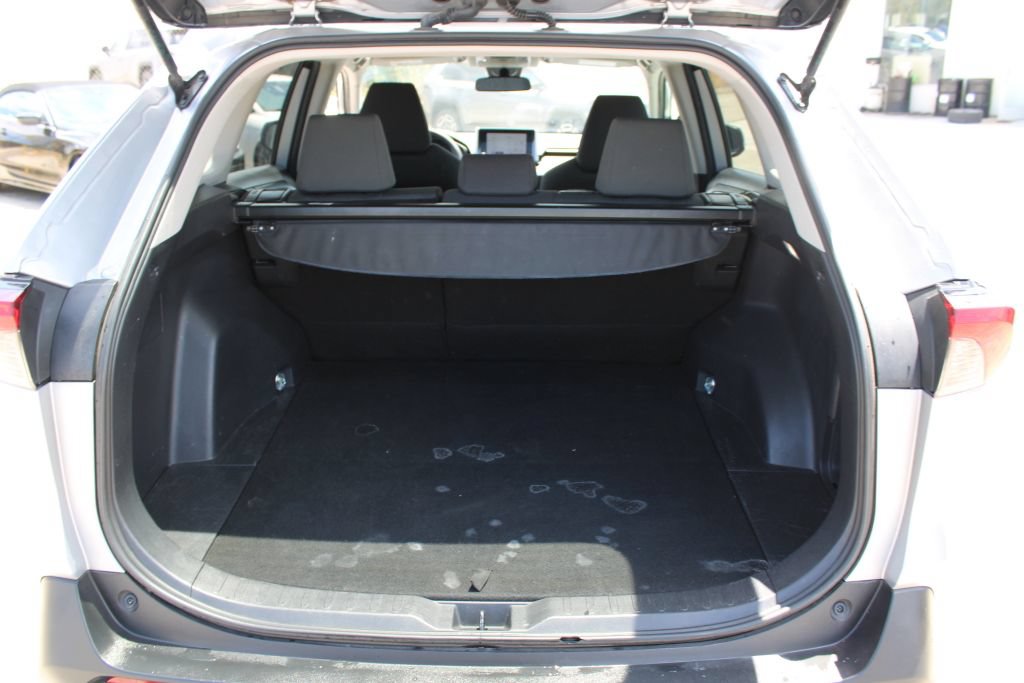 Used 2024 Toyota RAV4 XLE AWD/4WD image 9