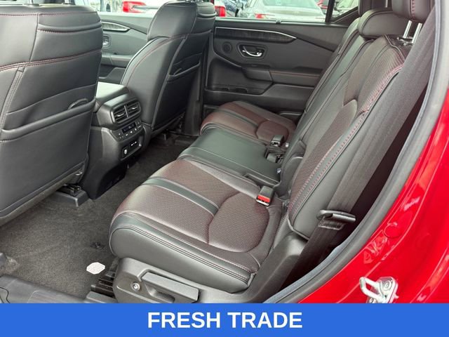 Certified 2025 Honda Pilot Black Edition image 4