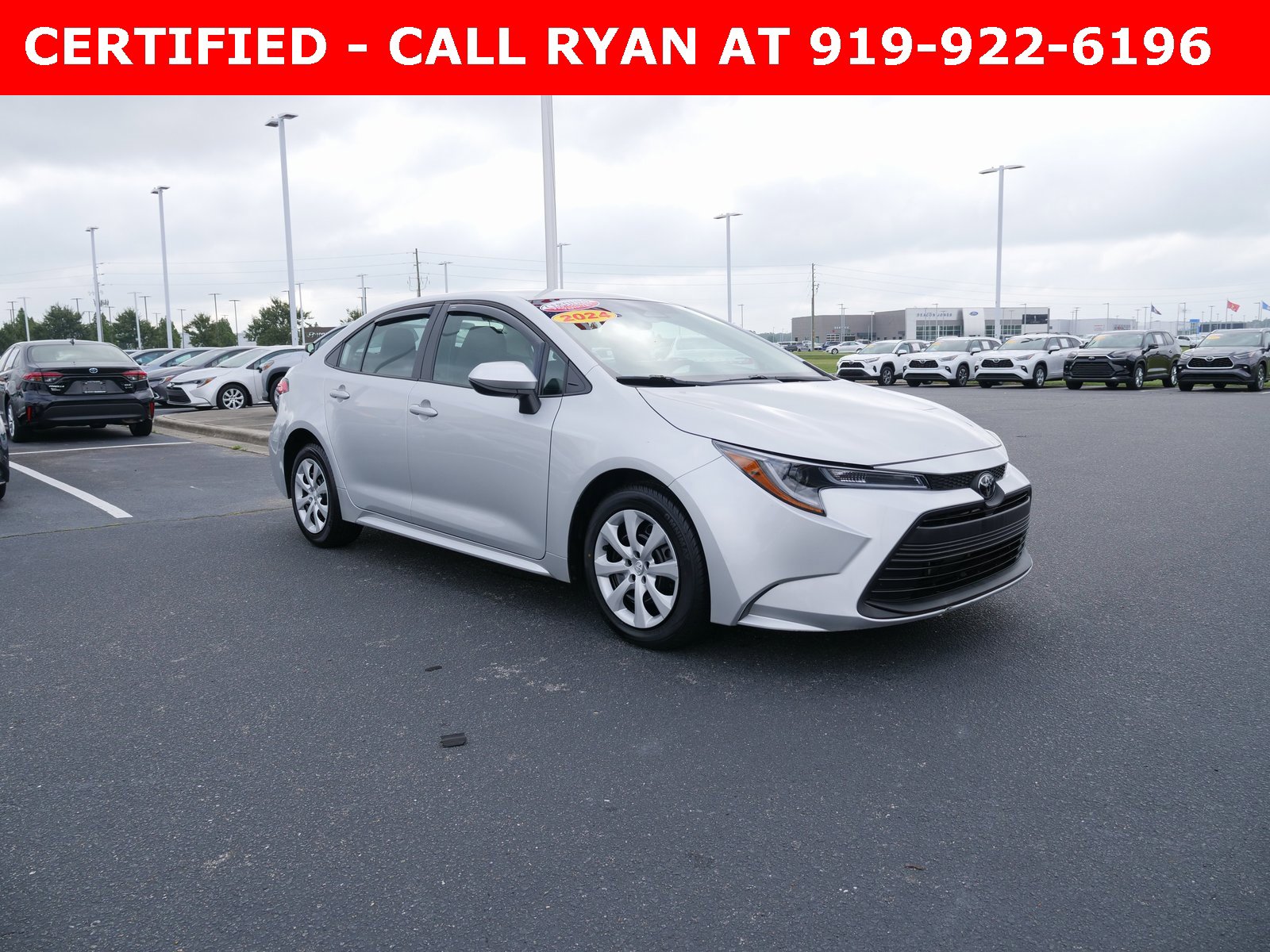 Used 2024 Toyota Corolla LE image 2