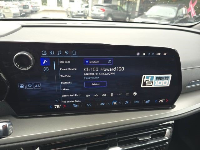 Used 2025 Chevrolet Traverse LT image 14