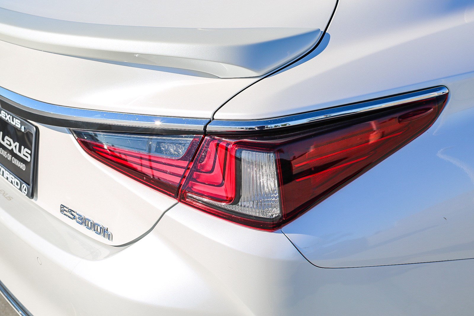 Used 2020 Lexus ES 300h w/ Premium Package FWD image 9