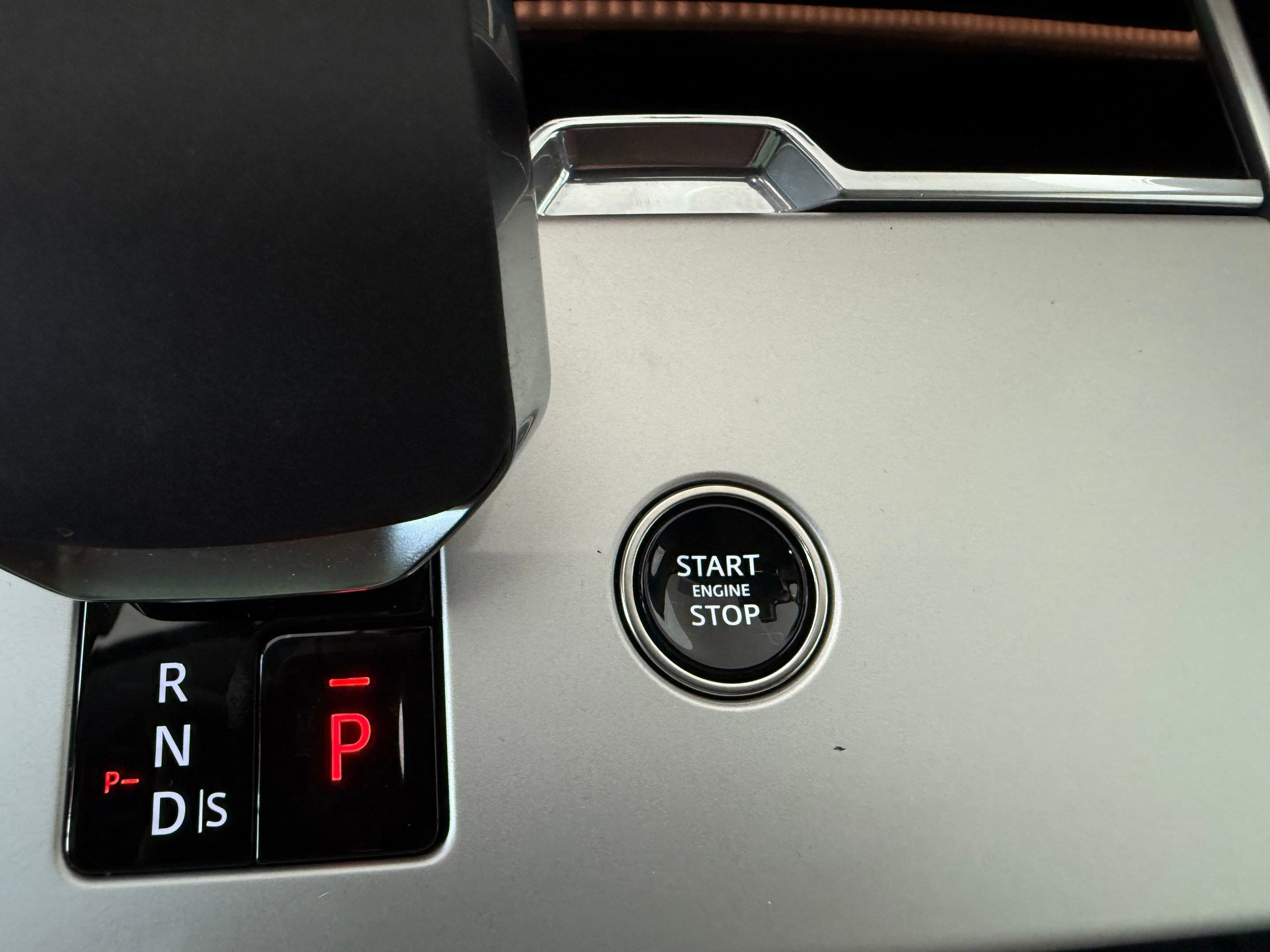 Certified 2025 Land Rover Range Rover SE AWD/4WD image 25