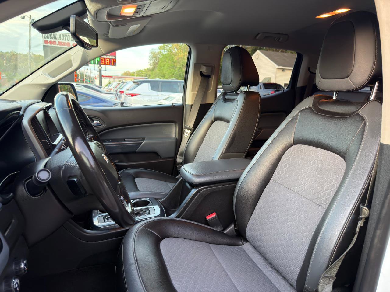 Used 2017 Chevrolet Colorado Z71 image 9