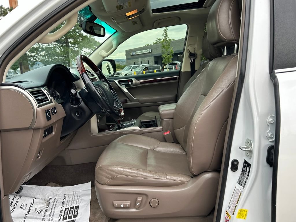 Used 2018 Lexus GX 460 Premium w/ Premium Package AWD/4WD image 26