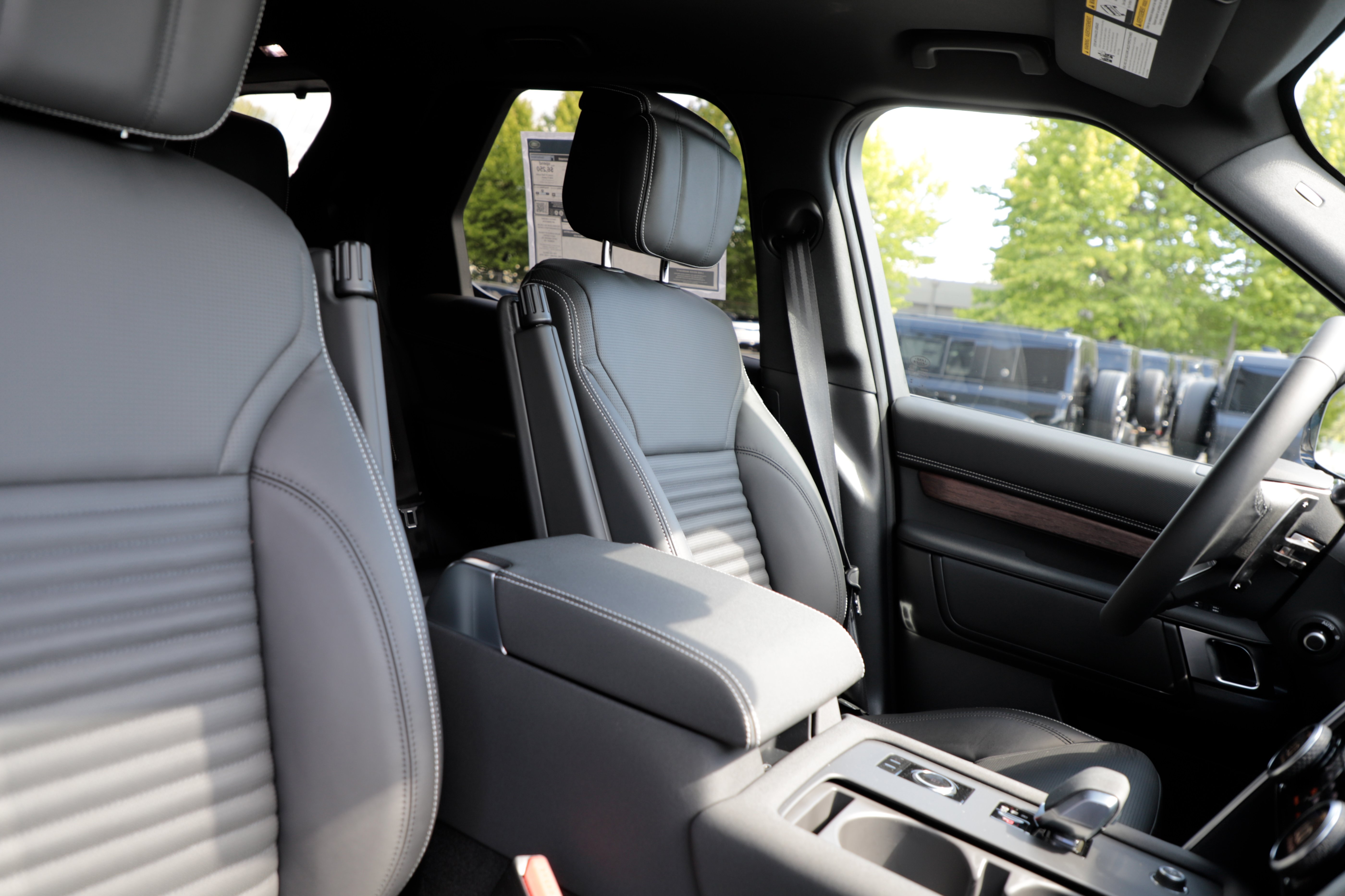 New 2026 Land Rover Discovery Dynamic SE AWD/4WD image 12