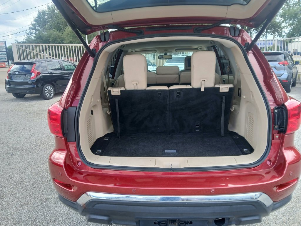 Used 2017 Nissan Pathfinder Platinum w/ Family Entertainment Package FWD image 16