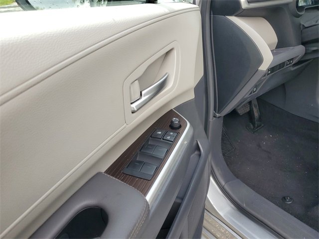 Used 2024 Toyota Sienna XLE image 11