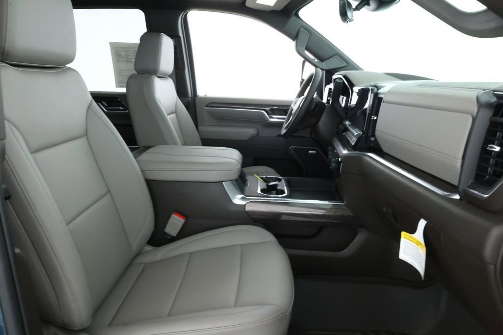 Used 2025 Chevrolet Silverado 3500 LTZ w/ LTZ Premium Package image 23