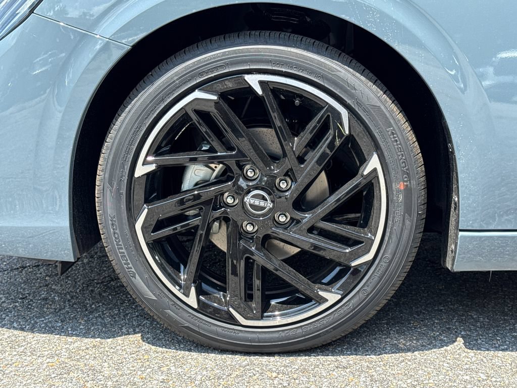 New 2026 Nissan Sentra SR w/ SR Premium Package FWD image 5