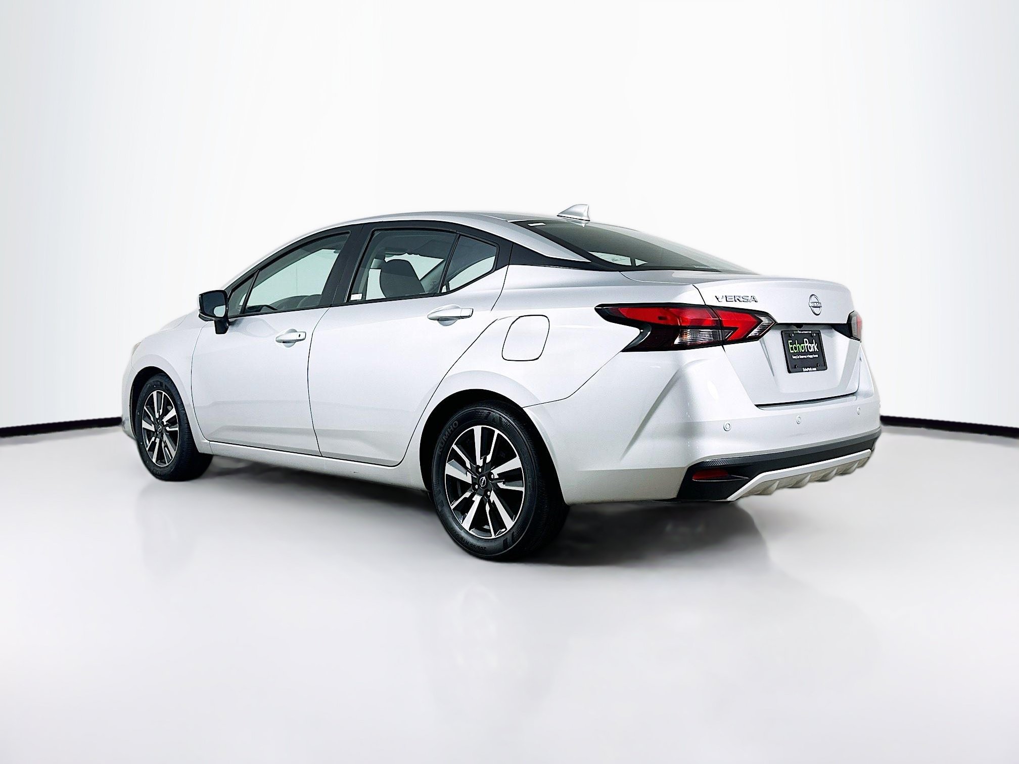 Used 2025 Nissan Versa SV FWD image 5