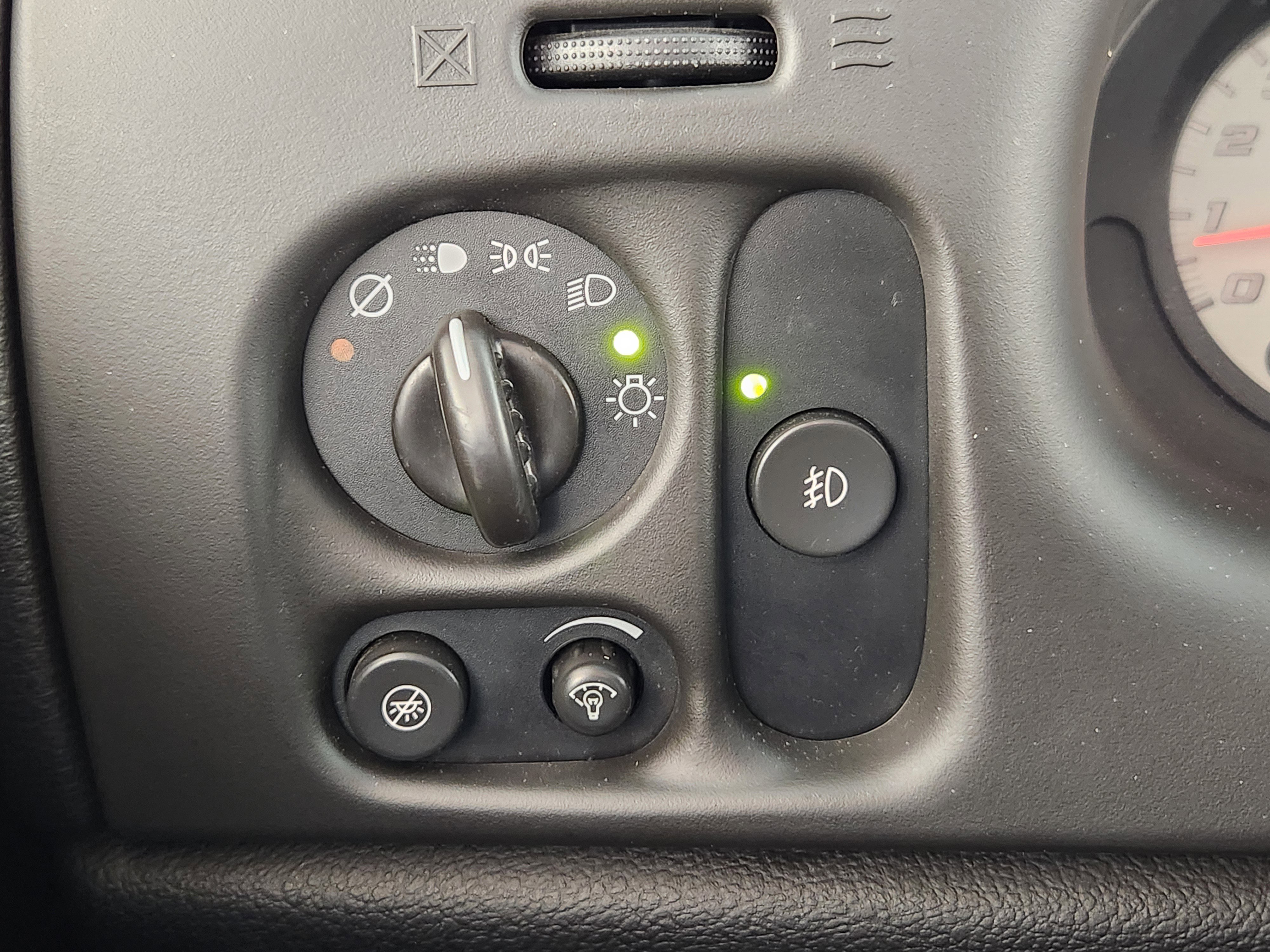 Used 2008 Chevrolet TrailBlazer SS w/ Sun And 6-Disc Cd Package image 27