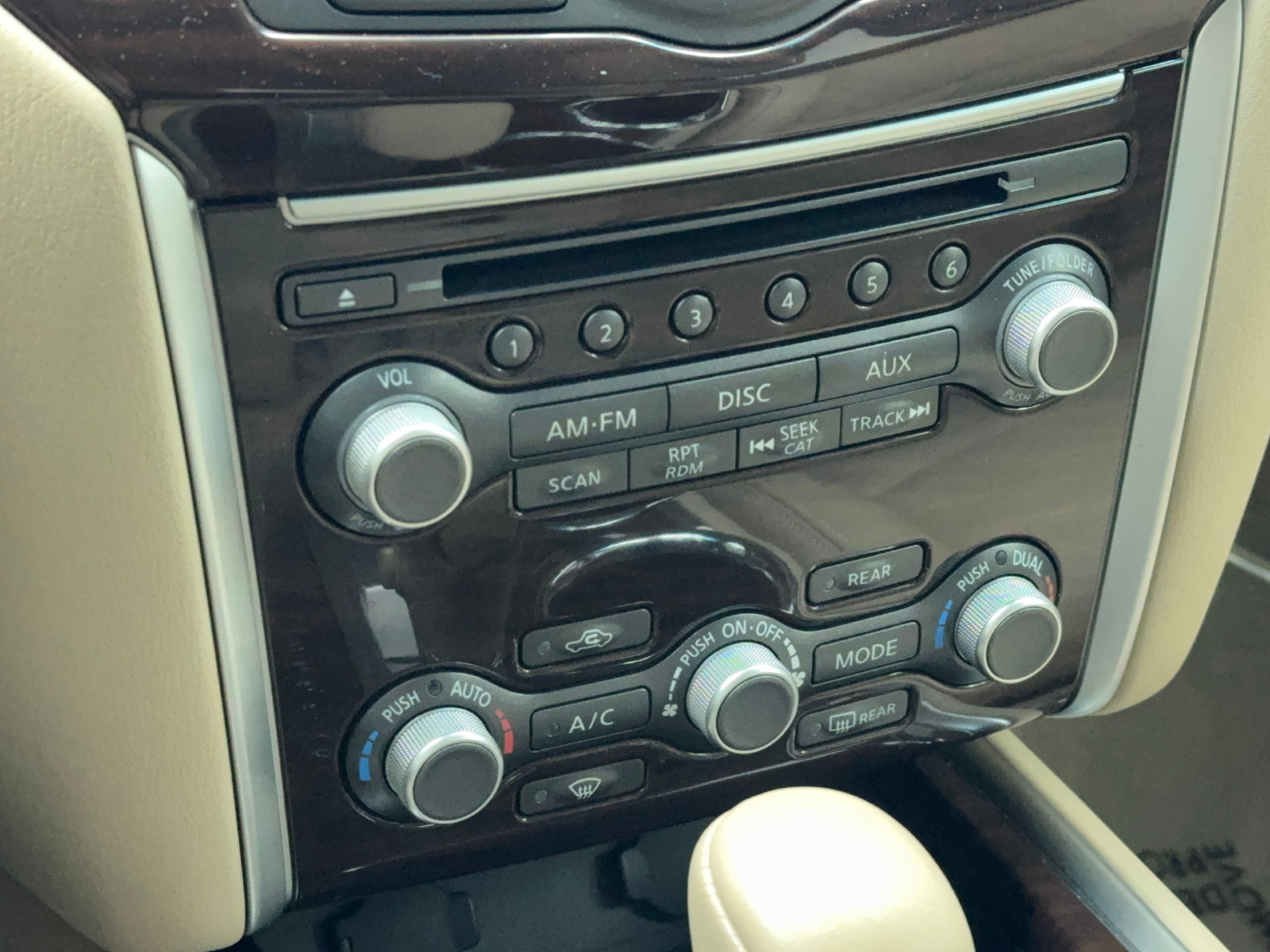 Used 2014 Nissan Pathfinder SL w/ SL Premium Package FWD image 29