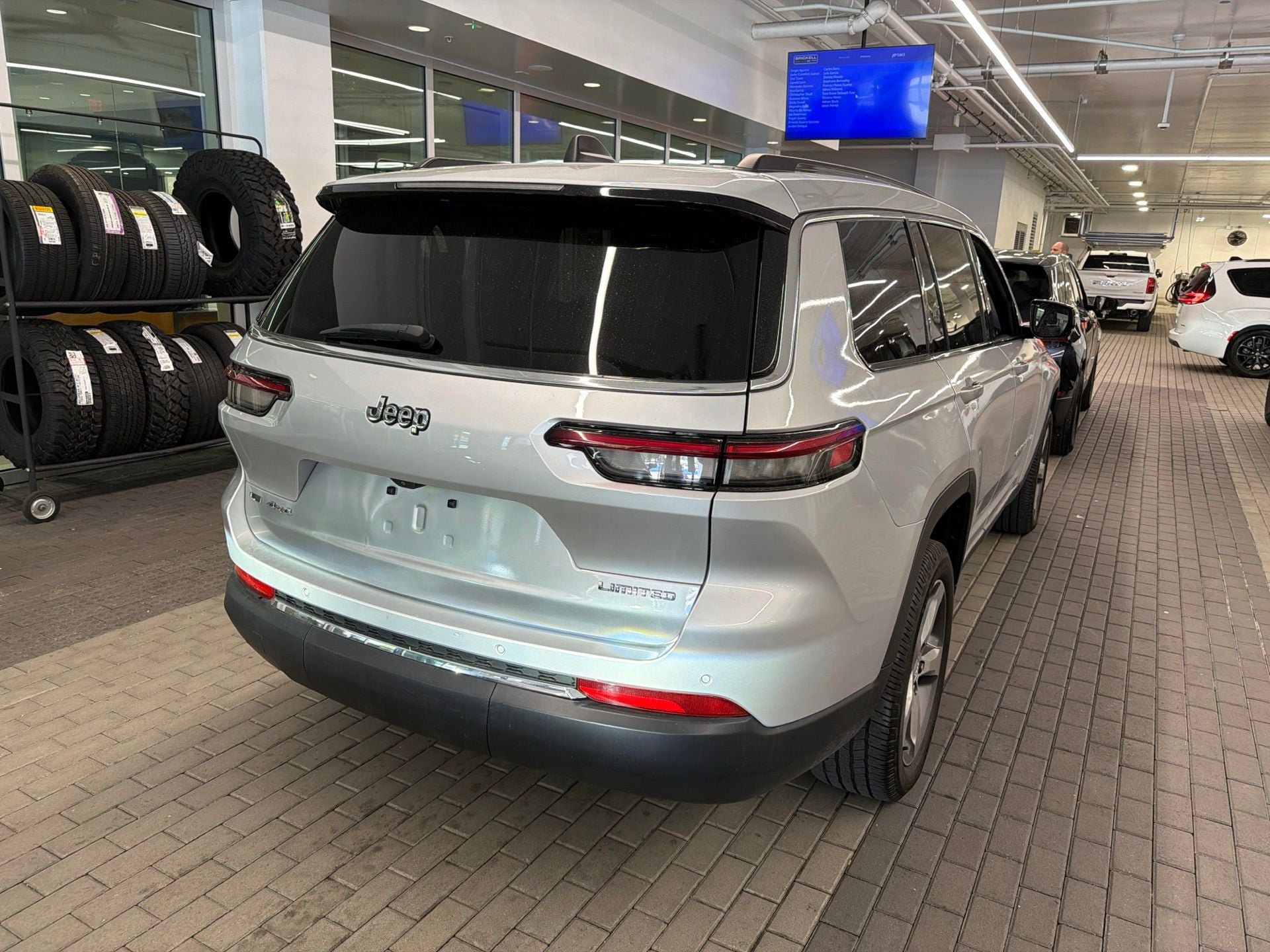 Used 2021 Jeep Grand Cherokee L Limited AWD/4WD image 6