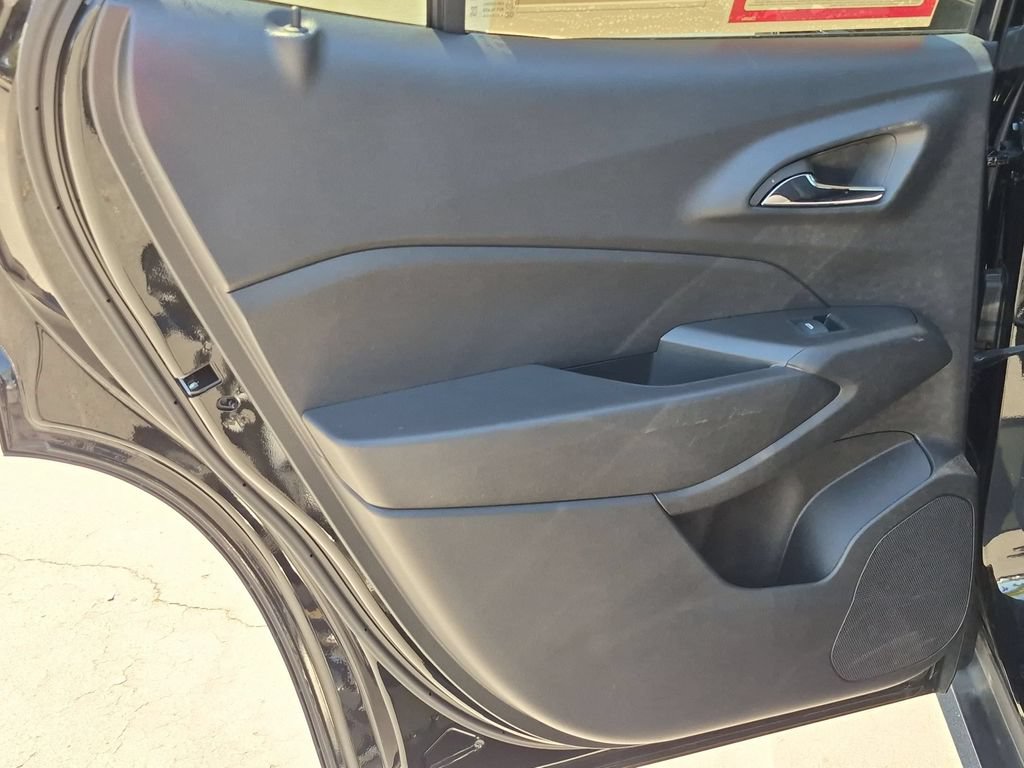 Used 2025 Chevrolet Trax LT w/ LT Convenience Package FWD image 27