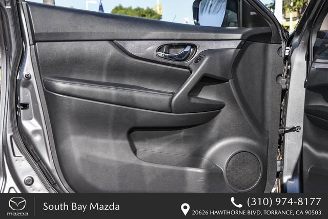 Used 2018 Nissan Rogue SV image 23