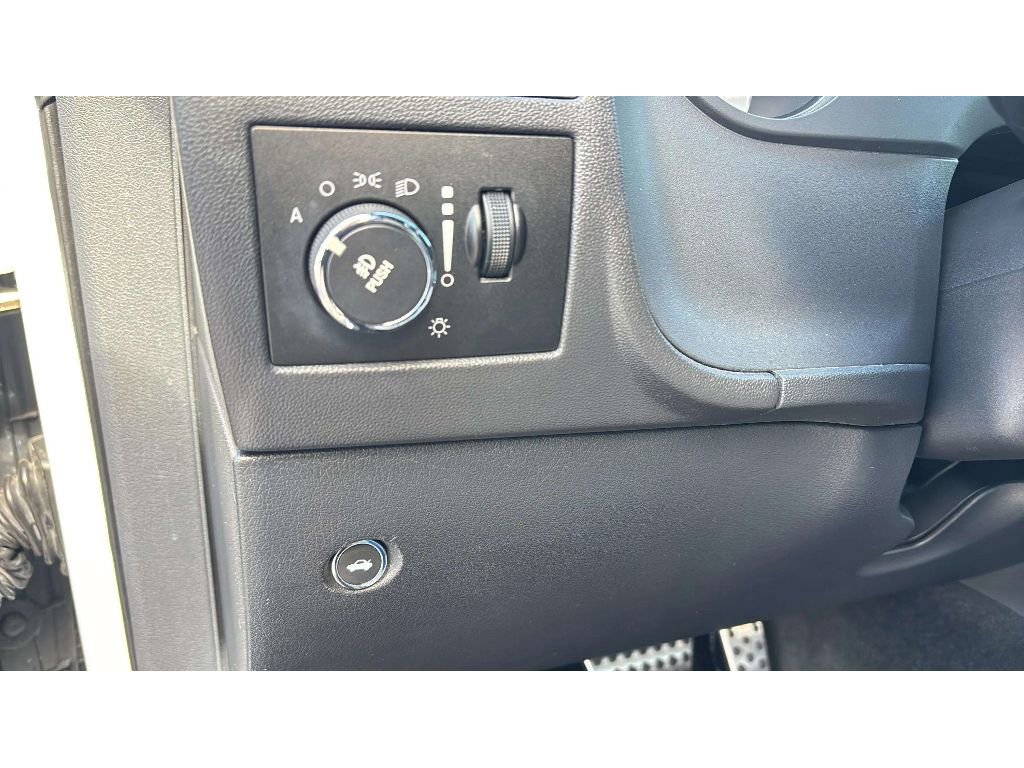 Used 2011 Dodge Challenger SRT8 image 19