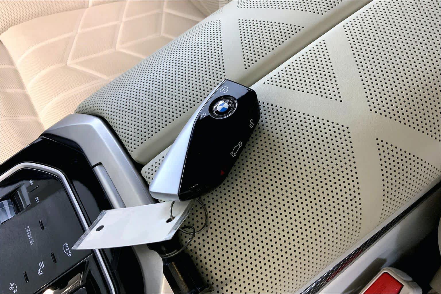 Used 2024 BMW i7 xDrive60 w/ Executive Package AWD/4WD image 14