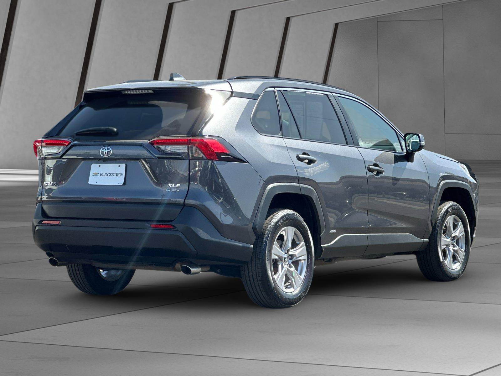 Used 2025 Toyota RAV4 XLE AWD/4WD image 4