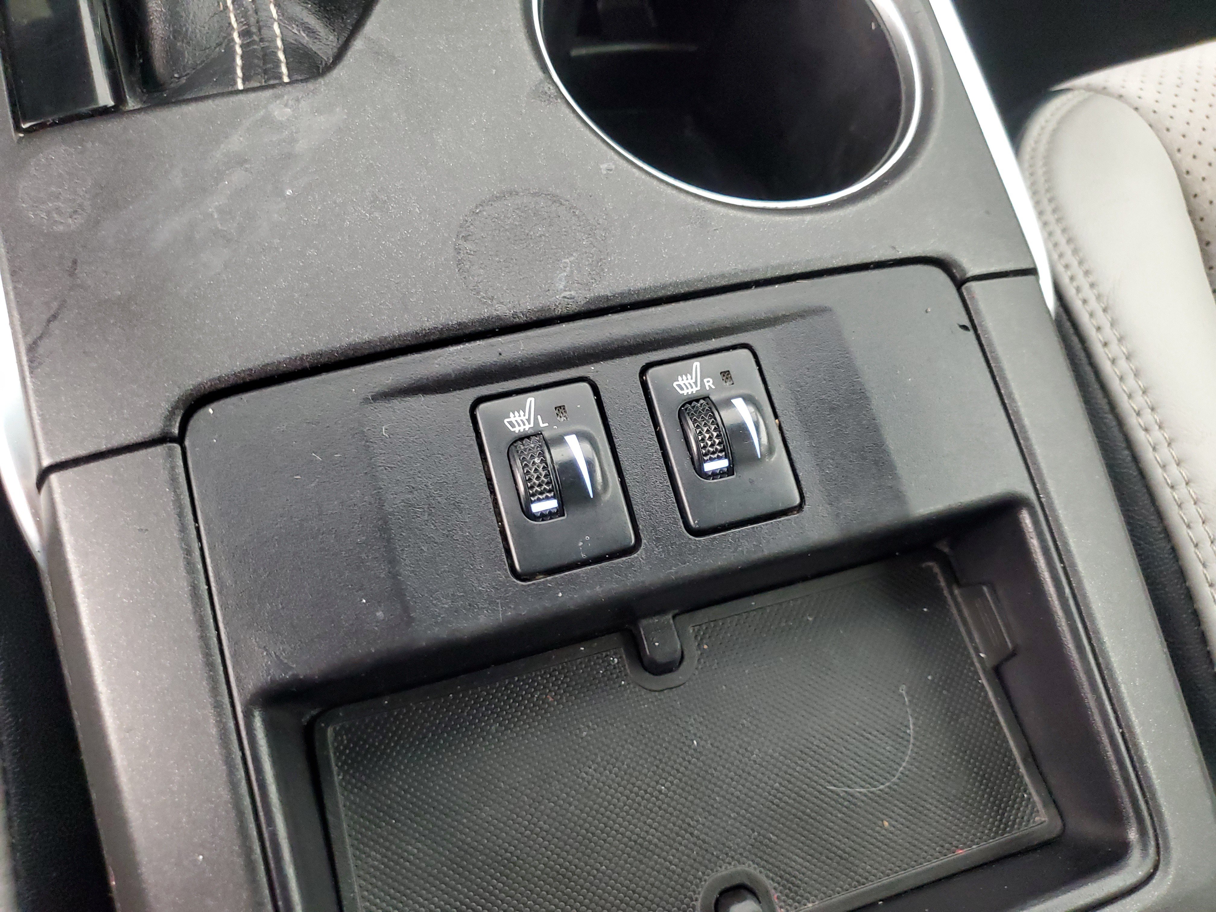 Used 2017 Toyota Camry XSE w/ Moonroof Package FWD image 17