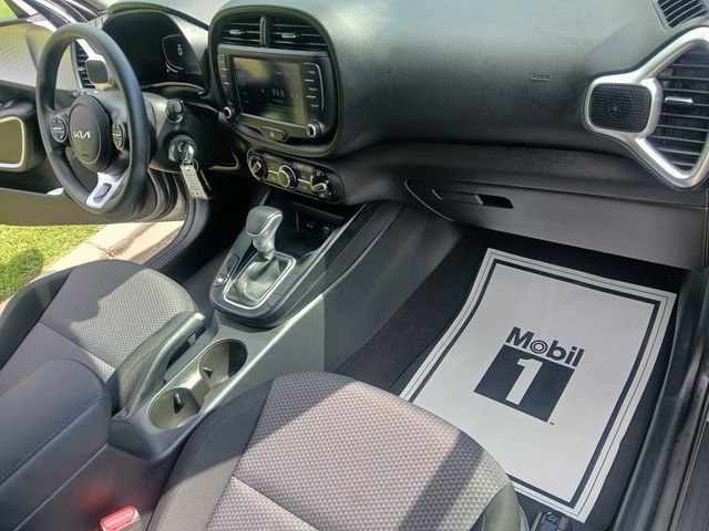 Certified 2025 Kia Soul LX w/ LX Technology Package FWD image 41