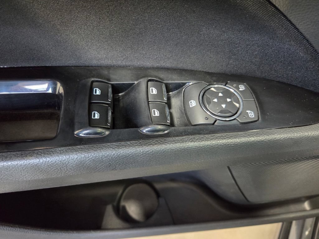 Used 2015 Ford Fusion SE FWD image 20
