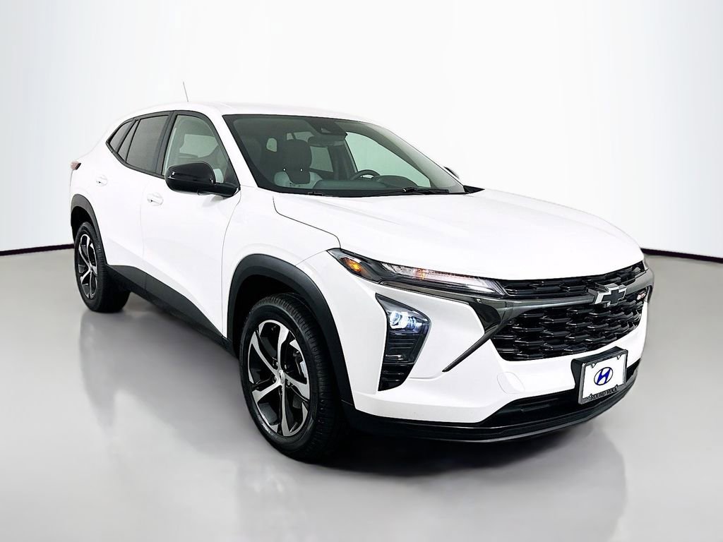 Used 2024 Chevrolet Trax RS image 3