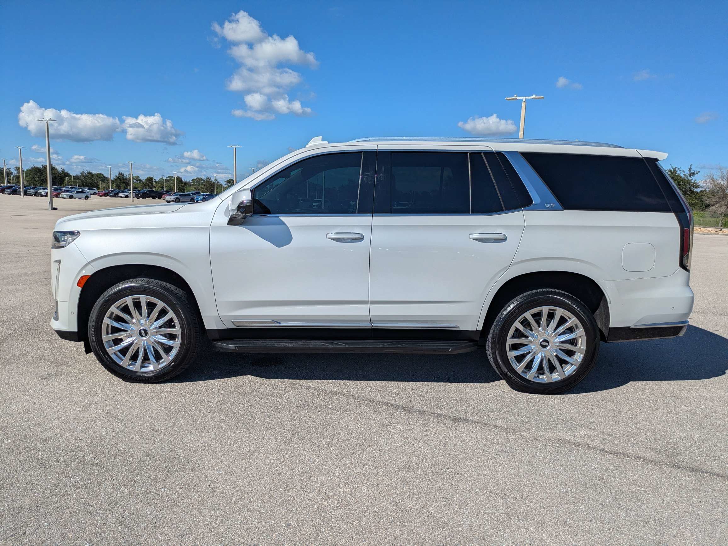Used 2022 Cadillac Escalade Premium Luxury AWD/4WD image 7