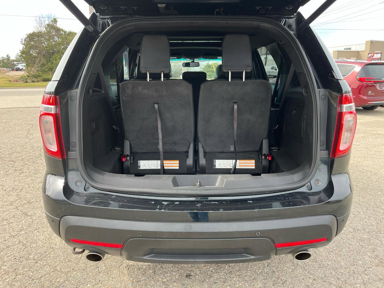 Used 2015 Ford Explorer XLT w/ Equipment Group 202A image 9