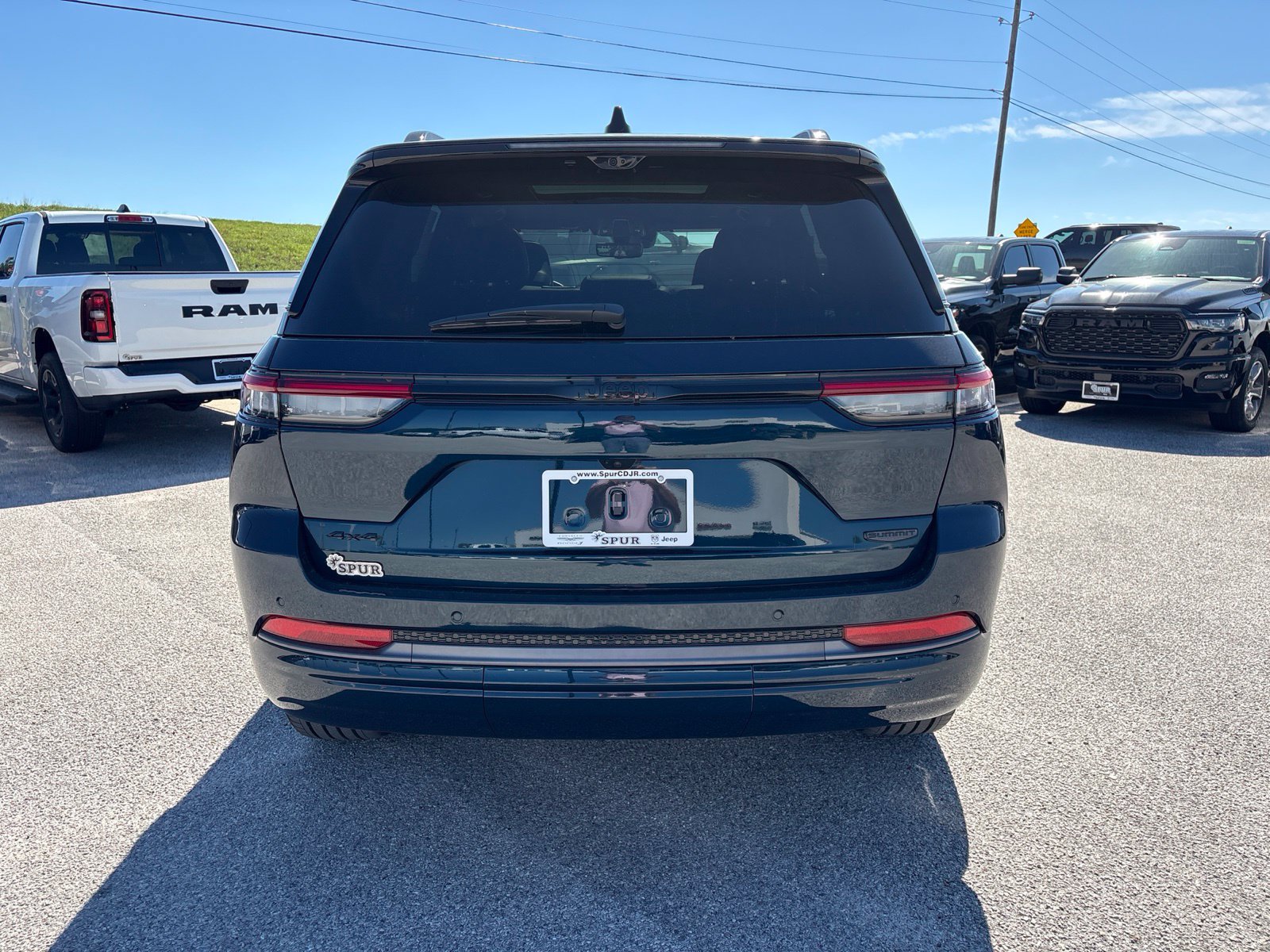 New 2027 Jeep Grand Cherokee Summit w/ Adv Protech Group IV AWD/4WD image 5