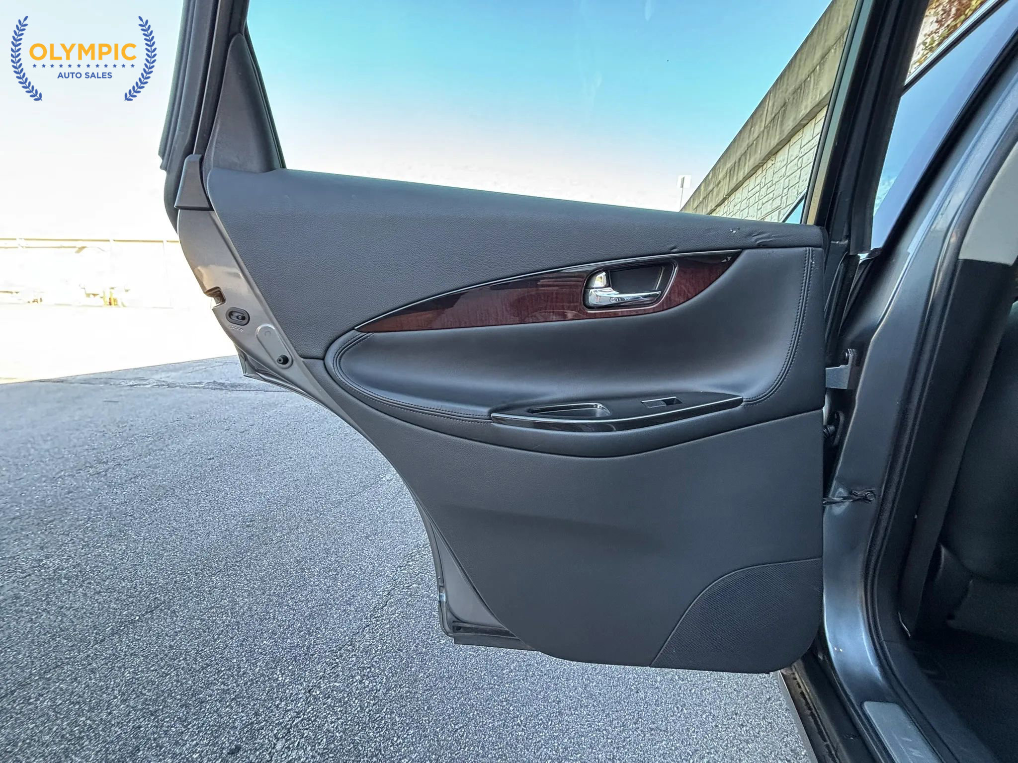 Used 2016 INFINITI QX50 AWD w/ Deluxe Touring Package image 43