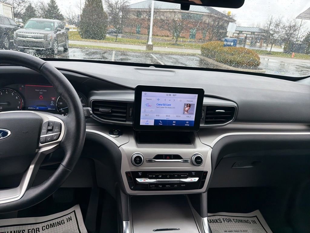 Used 2021 Ford Explorer XLT w/ Equipment Group 202A image 5