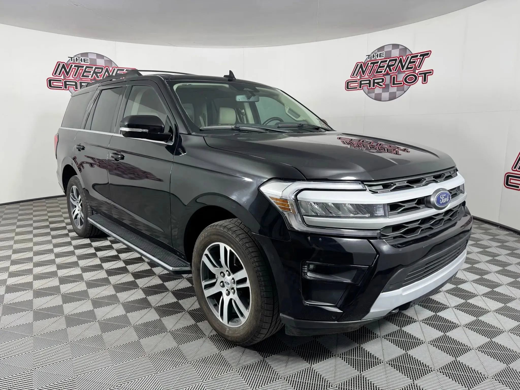 Used 2023 Ford Expedition XLT image 9