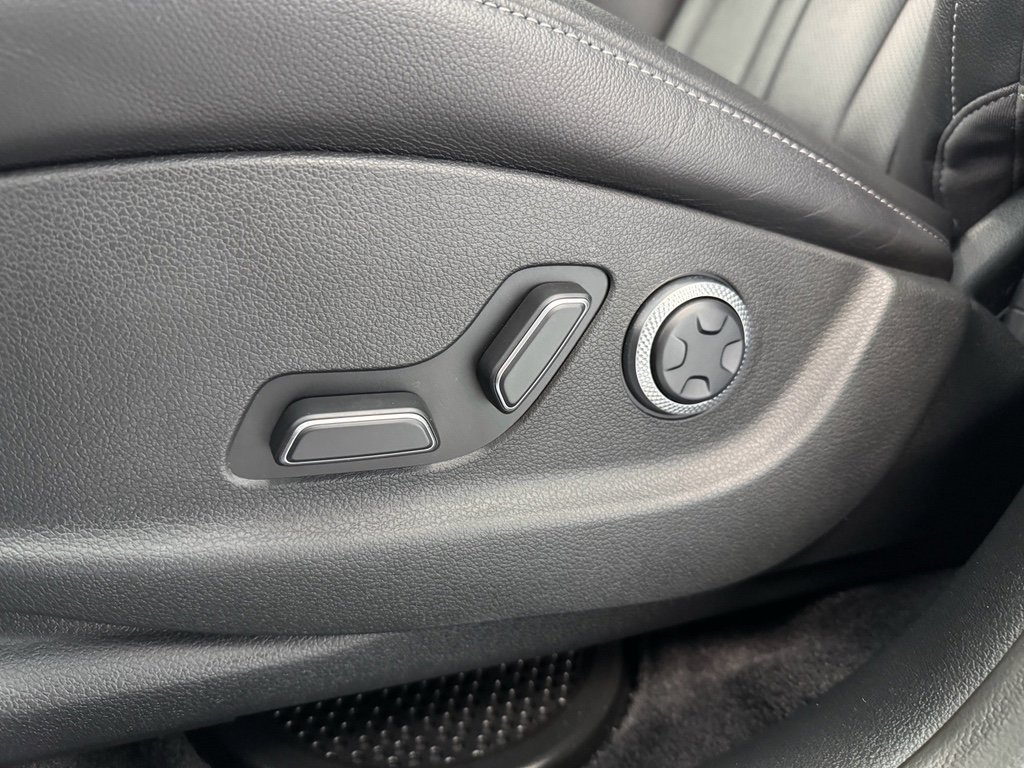 Used 2025 Genesis GV80 2.5T Standard image 15