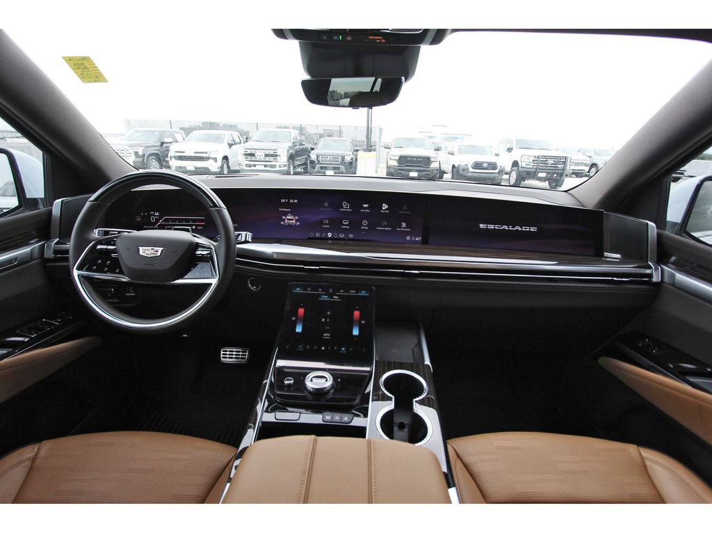 Certified 2026 Cadillac Escalade Luxury w/ LPO, Floor Liner Package AWD/4WD image 9