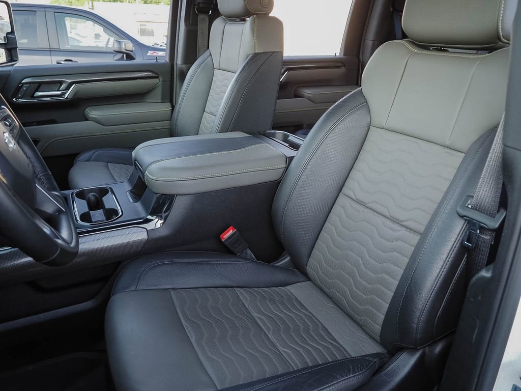 Used 2024 Chevrolet Silverado 2500 ZR2 w/ Technology Package AWD/4WD image 8